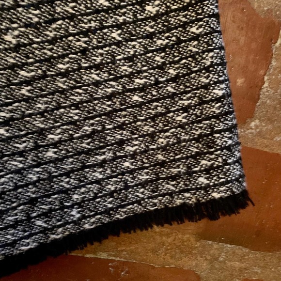 WOMENS J Crew Pencil Skirt Black White Tweed or Boucle Skirt Raw Hem SIZE 2 - Picture 4 of 6